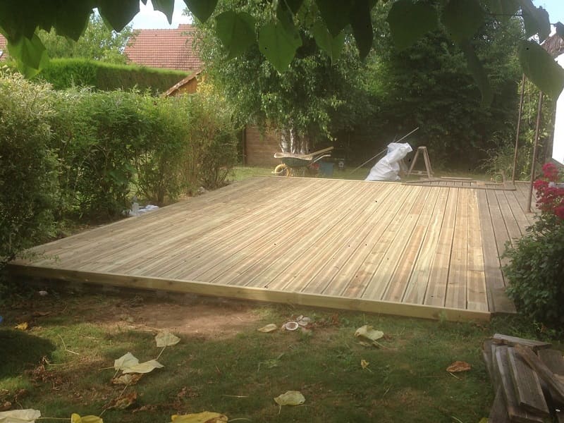 Terasse en bois terminée angle 2